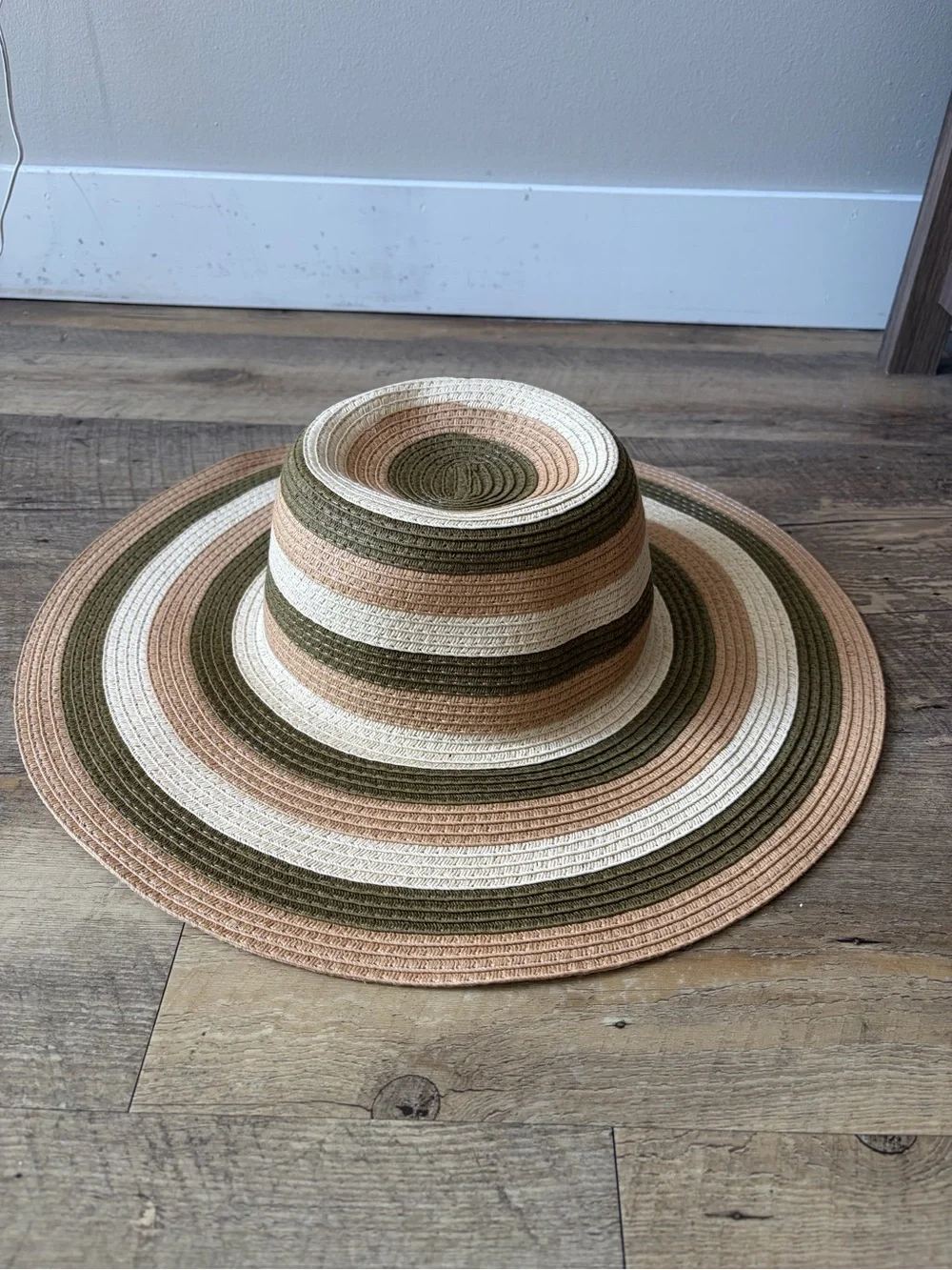 Nordstrom Olive Green Tan Cream Stripe Wide Brim Straw Sun Hat OS Earth Tones